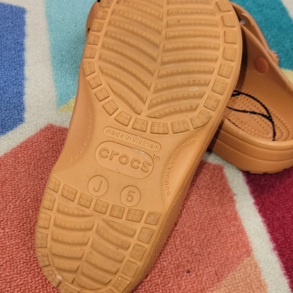 Crocs Classic Clog Basketball Orange Black Textured Sport Shoes Missing Strap - Picture 7 of 7